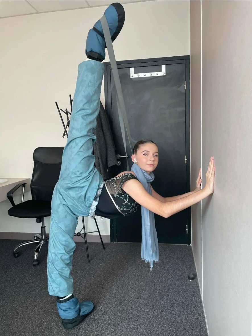 Danseuse en échauffement avant son passage sur scène