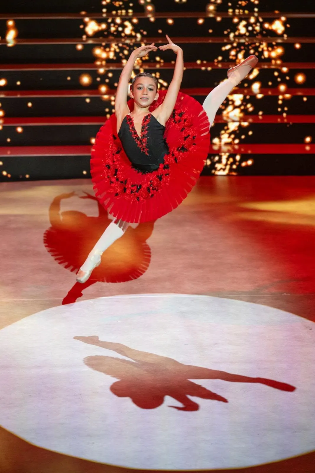 Variation classique en tutu rouge sur le plateau de Prodiges